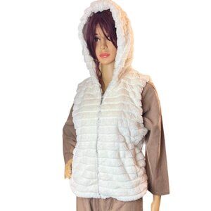 Love Tree Faux Fur Hooded Vest in Snow White Size Large NWOT